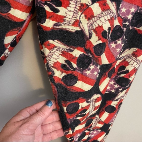 LuLaRoe LEGGINGS UNITED STRONG SUGAR SKULLS
FLAGS AMERICANA JULY 4TH RARE - Picture 7 of 8